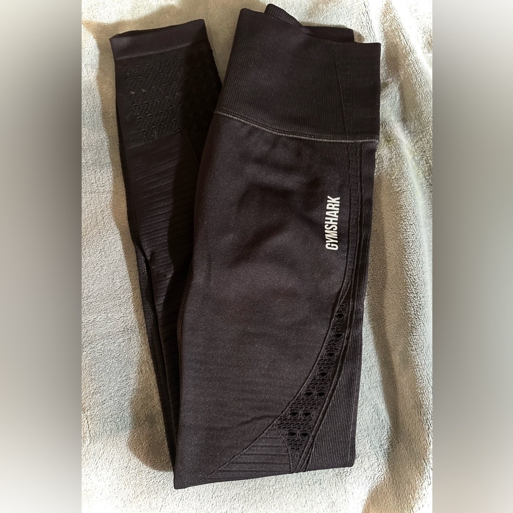 Women’s Gymshark Black Perforated Design Leggings